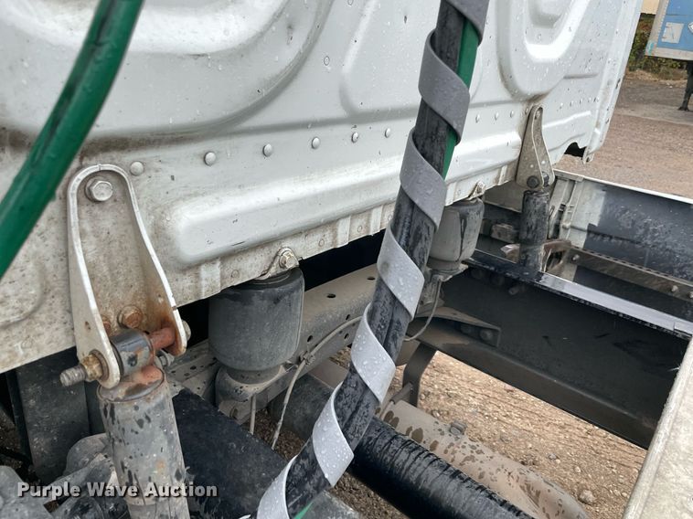 image for item NY9875 2016 Freightliner Cascadia 125  semi truck