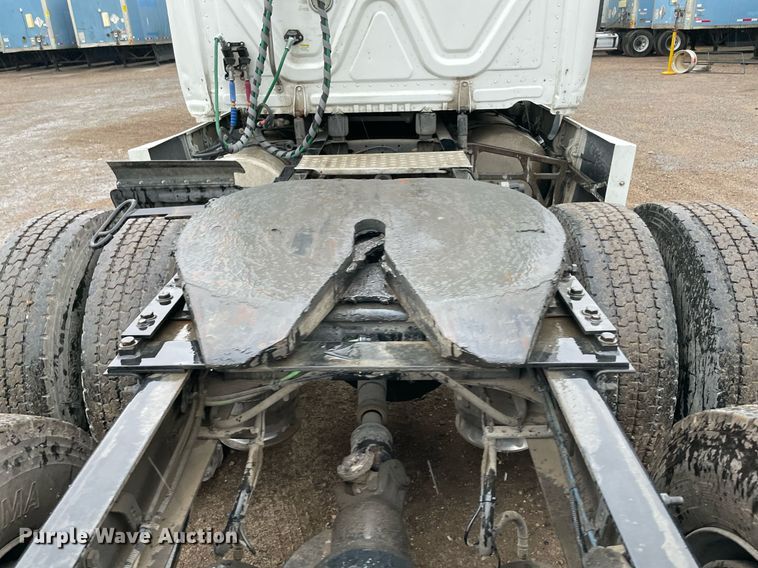 image for item NY9875 2016 Freightliner Cascadia 125  semi truck