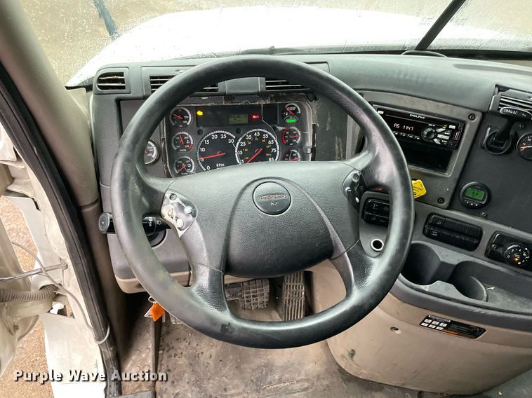 image for item NY9875 2016 Freightliner Cascadia 125  semi truck