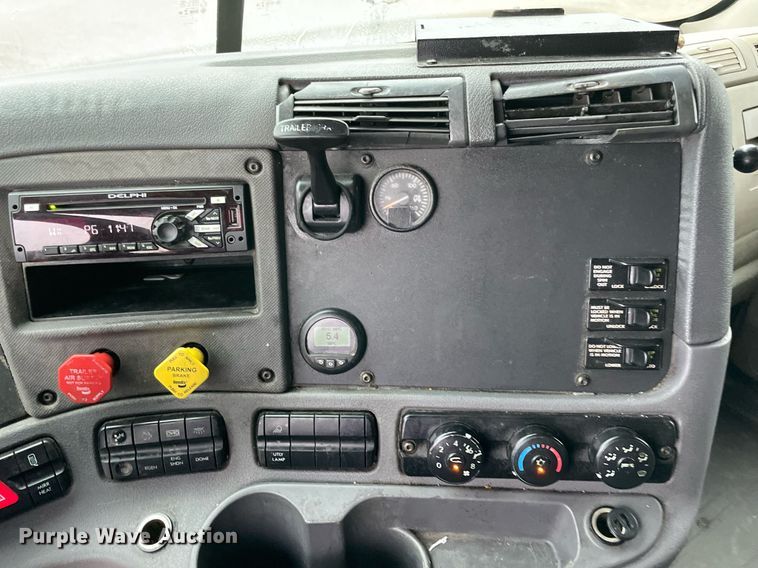 image for item NY9875 2016 Freightliner Cascadia 125  semi truck