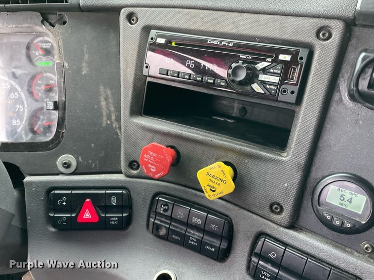 image for item NY9875 2016 Freightliner Cascadia 125  semi truck