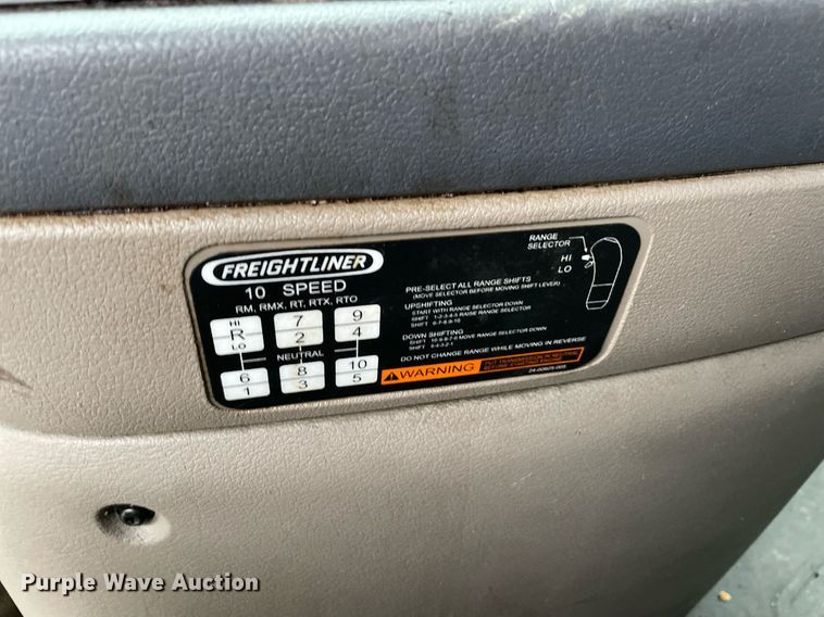 image for item NY9875 2016 Freightliner Cascadia 125  semi truck