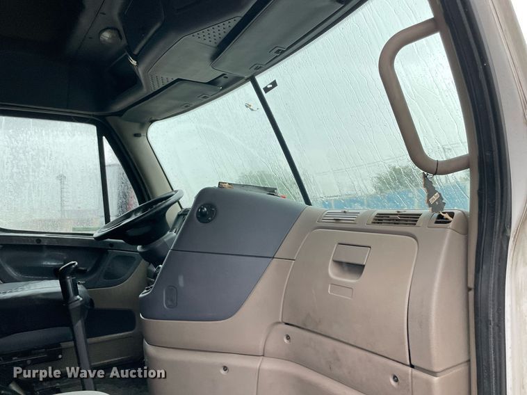 image for item NY9875 2016 Freightliner Cascadia 125  semi truck