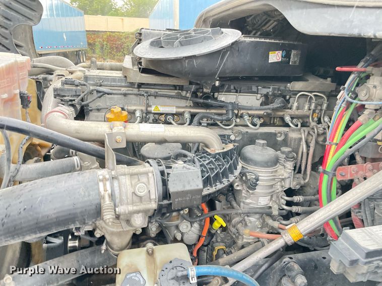 image for item NY9875 2016 Freightliner Cascadia 125  semi truck