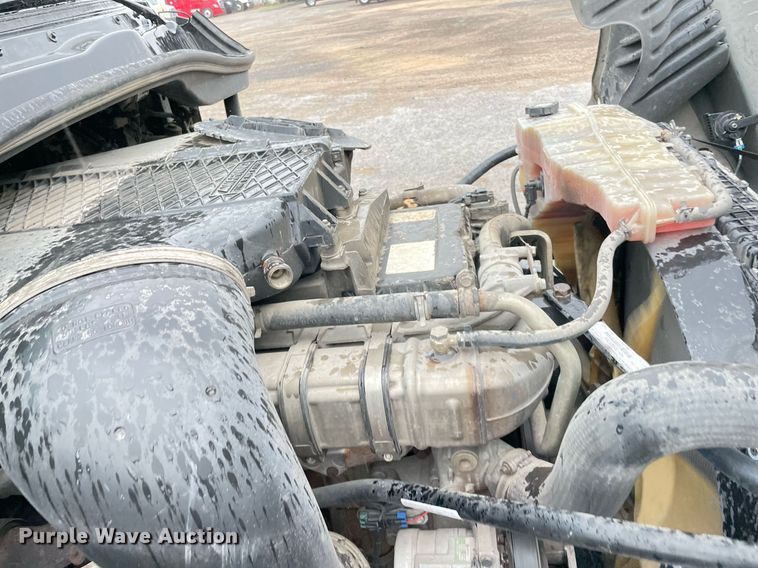 image for item NY9875 2016 Freightliner Cascadia 125  semi truck