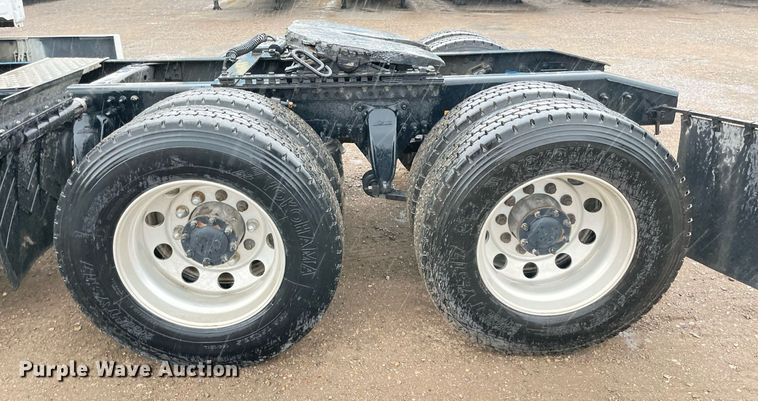 image for item NY9875 2016 Freightliner Cascadia 125  semi truck