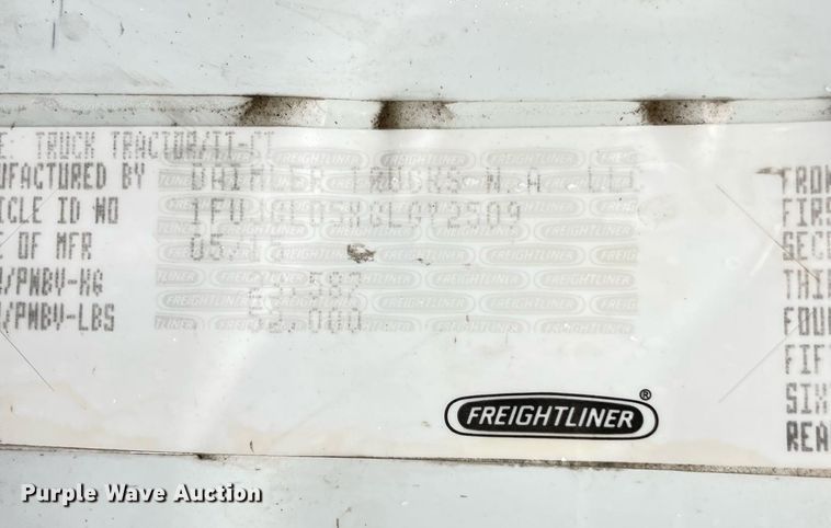 image for item NY9875 2016 Freightliner Cascadia 125  semi truck