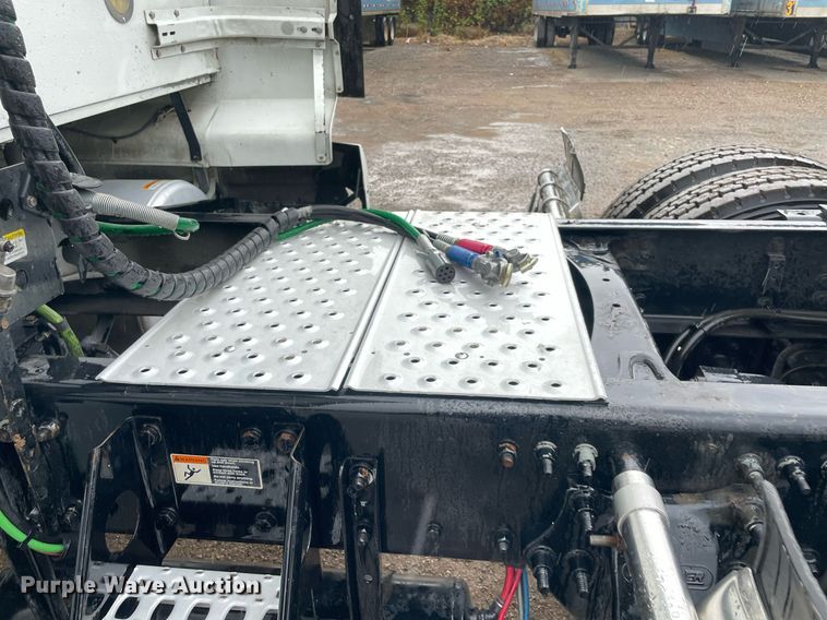 image for item NY9876 2016 Western Star 5700XE  semi truck