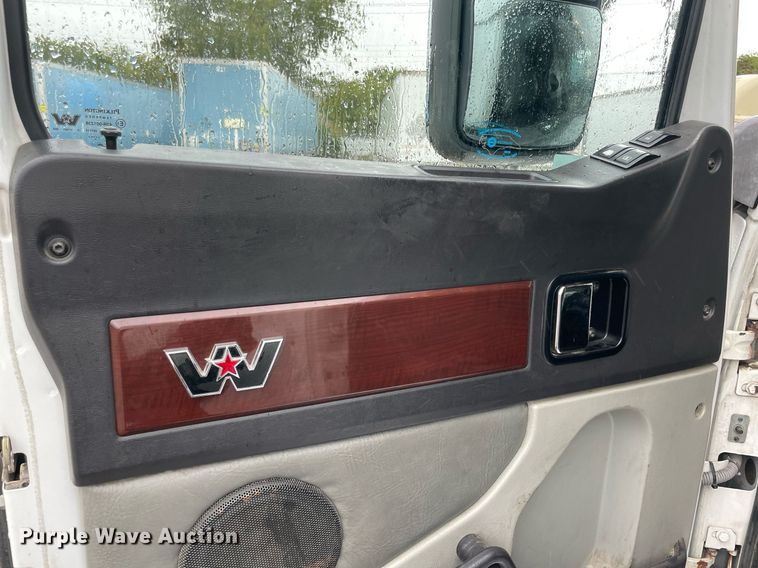 image for item NY9876 2016 Western Star 5700XE  semi truck