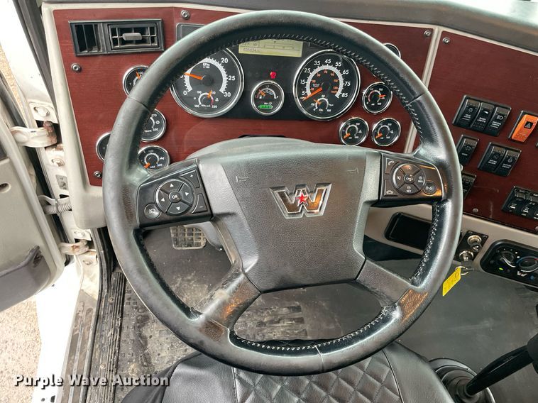 image for item NY9876 2016 Western Star 5700XE  semi truck