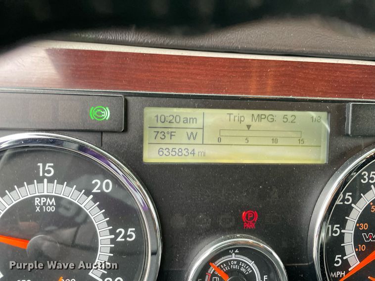 image for item NY9876 2016 Western Star 5700XE  semi truck