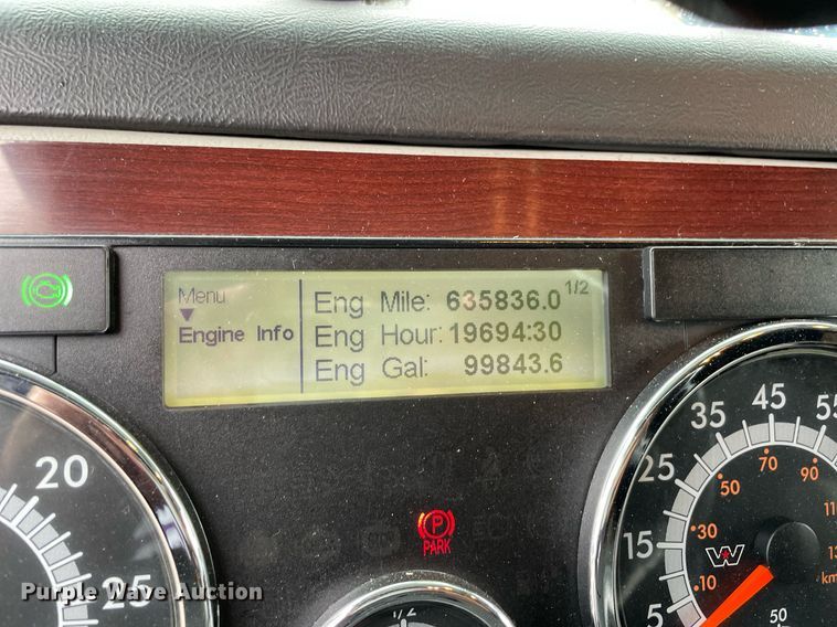 image for item NY9876 2016 Western Star 5700XE  semi truck