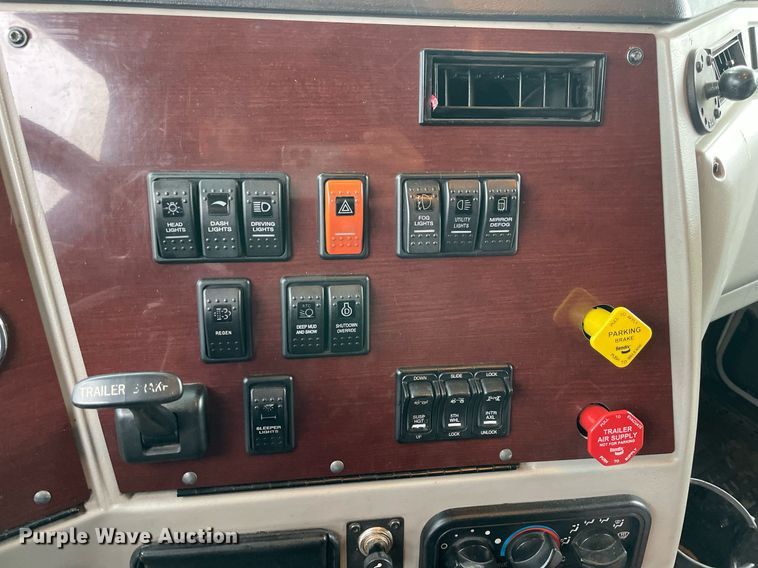 image for item NY9876 2016 Western Star 5700XE  semi truck