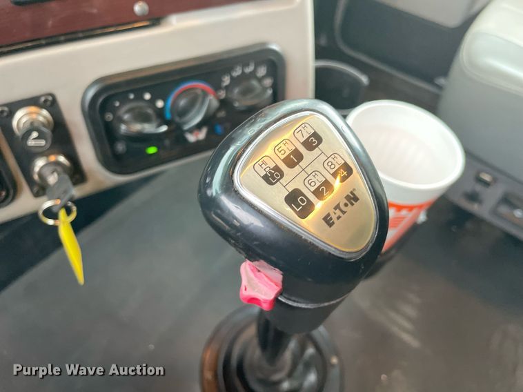 image for item NY9876 2016 Western Star 5700XE  semi truck