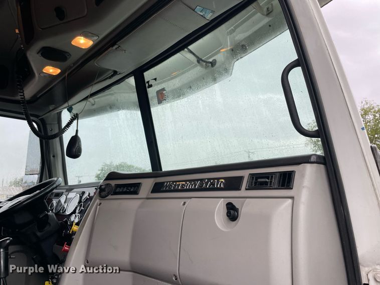 image for item NY9876 2016 Western Star 5700XE  semi truck