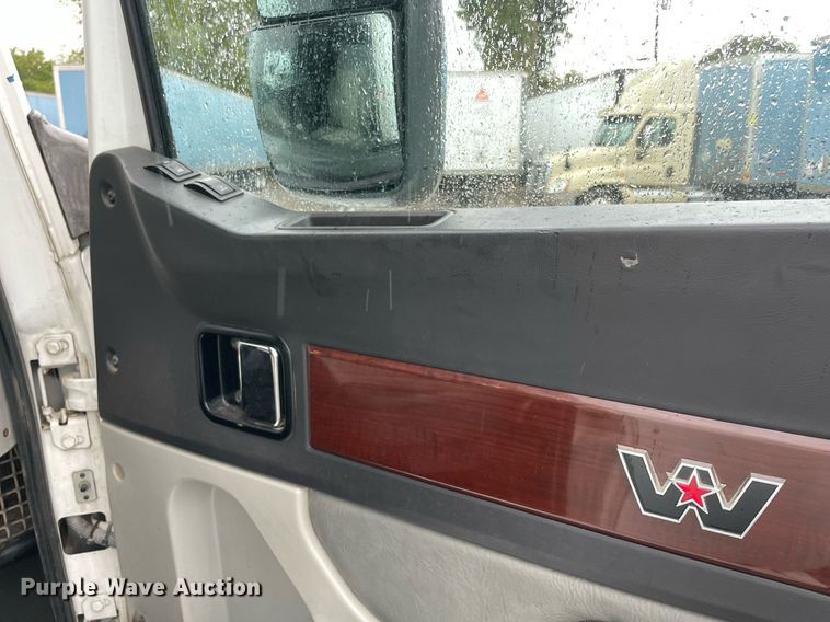 image for item NY9876 2016 Western Star 5700XE  semi truck