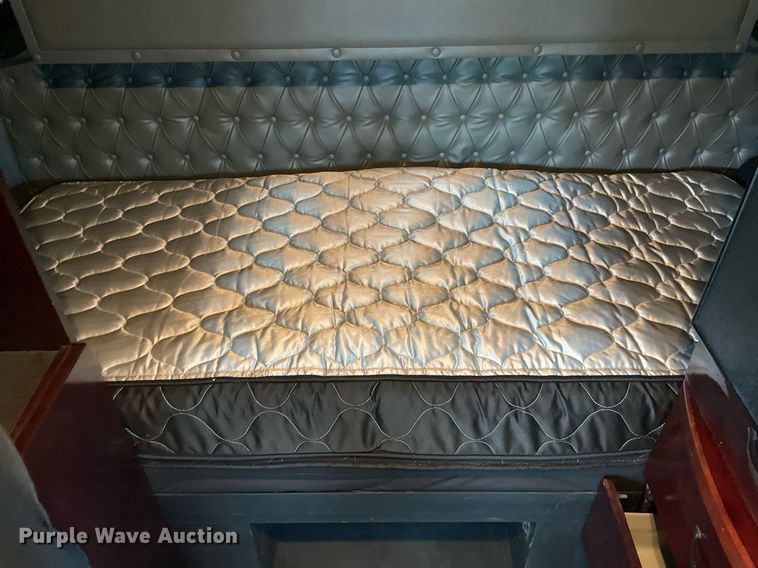 image for item NY9876 2016 Western Star 5700XE  semi truck