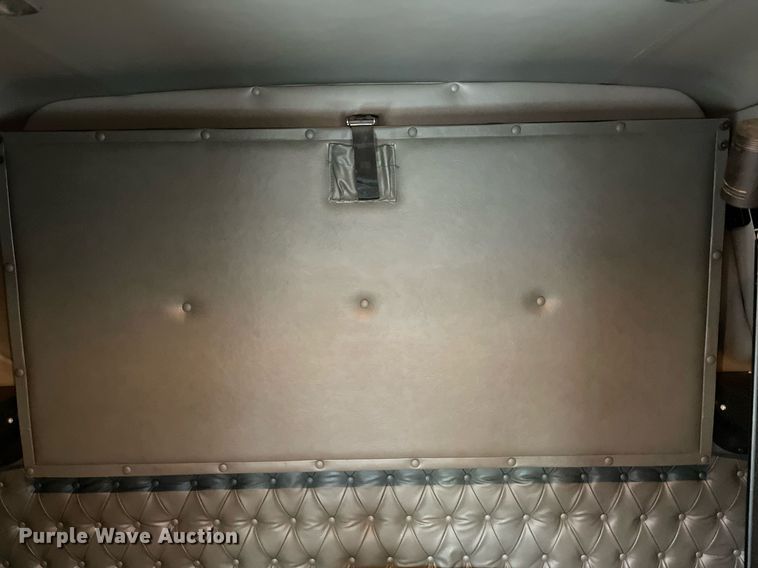 image for item NY9876 2016 Western Star 5700XE  semi truck