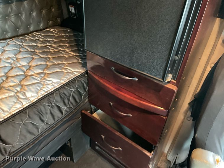 image for item NY9876 2016 Western Star 5700XE  semi truck