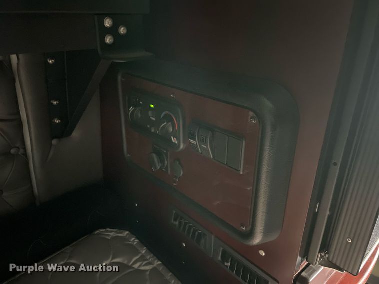 image for item NY9876 2016 Western Star 5700XE  semi truck