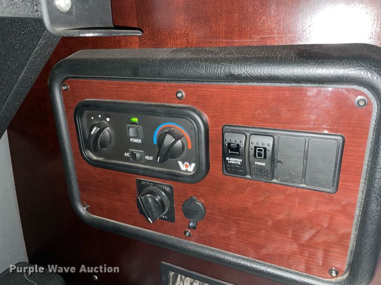 image for item NY9876 2016 Western Star 5700XE  semi truck