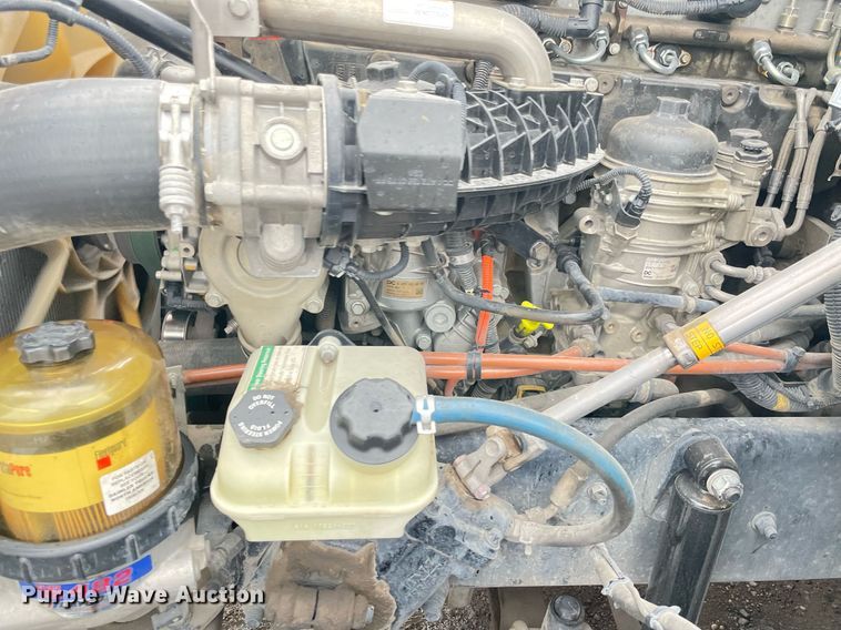 image for item NY9876 2016 Western Star 5700XE  semi truck