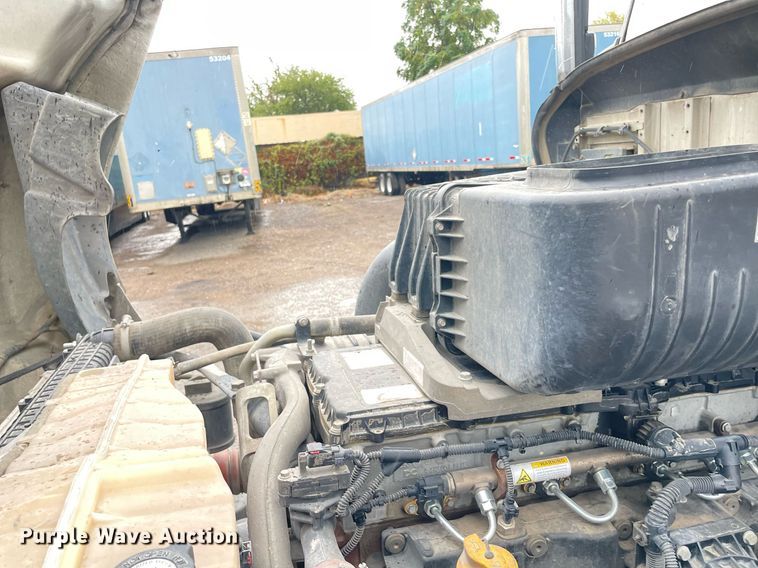 image for item NY9876 2016 Western Star 5700XE  semi truck