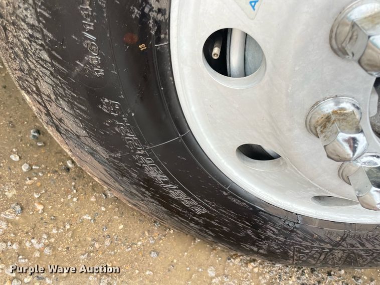 image for item NY9876 2016 Western Star 5700XE  semi truck