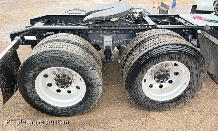 image for item NY9876 2016 Western Star 5700XE  semi truck