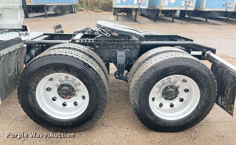 image for item NY9876 2016 Western Star 5700XE  semi truck