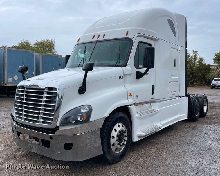 image for item NY9877 2018 Freightliner Cascadia 125  semi truck
