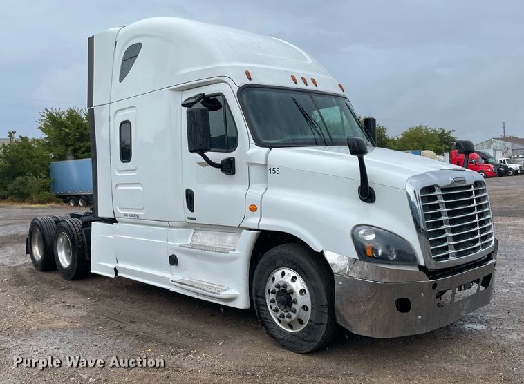 image for item NY9877 2018 Freightliner Cascadia 125  semi truck