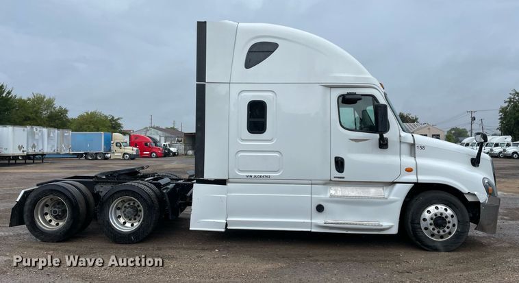 image for item NY9877 2018 Freightliner Cascadia 125  semi truck