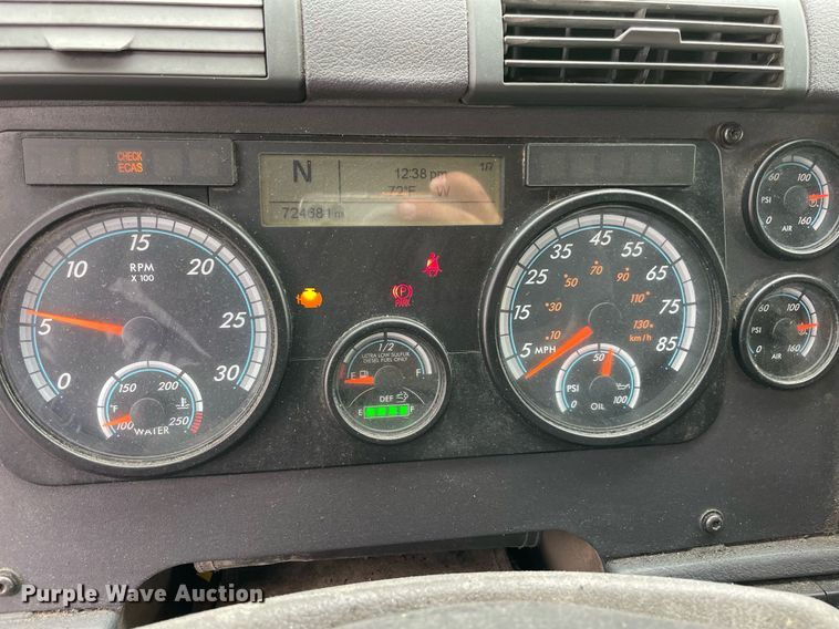 image for item NY9877 2018 Freightliner Cascadia 125  semi truck