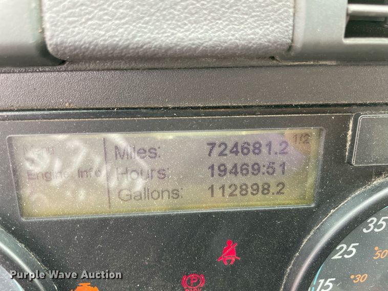 image for item NY9877 2018 Freightliner Cascadia 125  semi truck