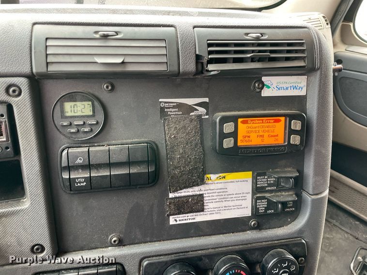 image for item NY9877 2018 Freightliner Cascadia 125  semi truck