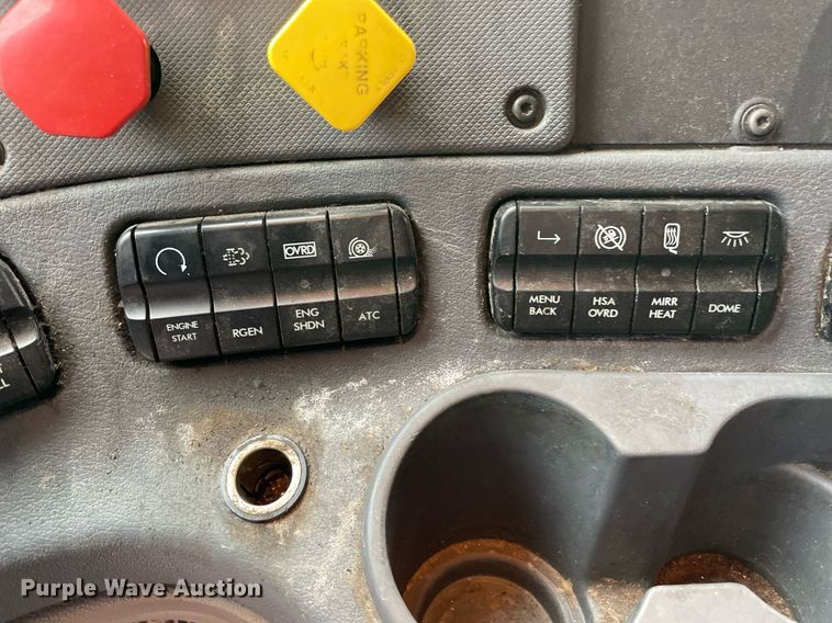 image for item NY9877 2018 Freightliner Cascadia 125  semi truck