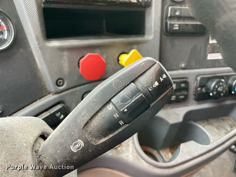 image for item NY9877 2018 Freightliner Cascadia 125  semi truck