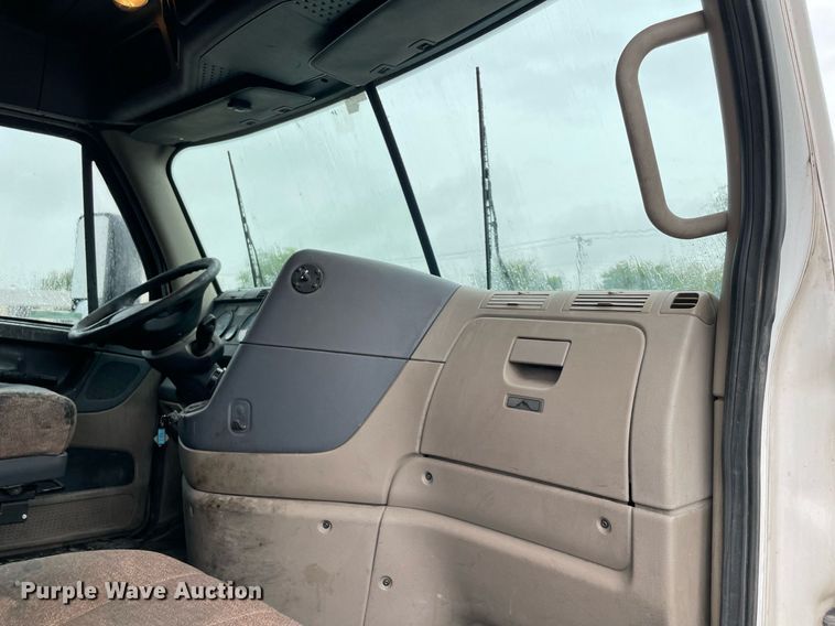 image for item NY9877 2018 Freightliner Cascadia 125  semi truck