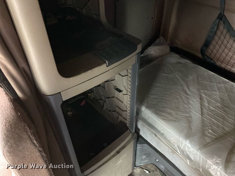 image for item NY9877 2018 Freightliner Cascadia 125  semi truck