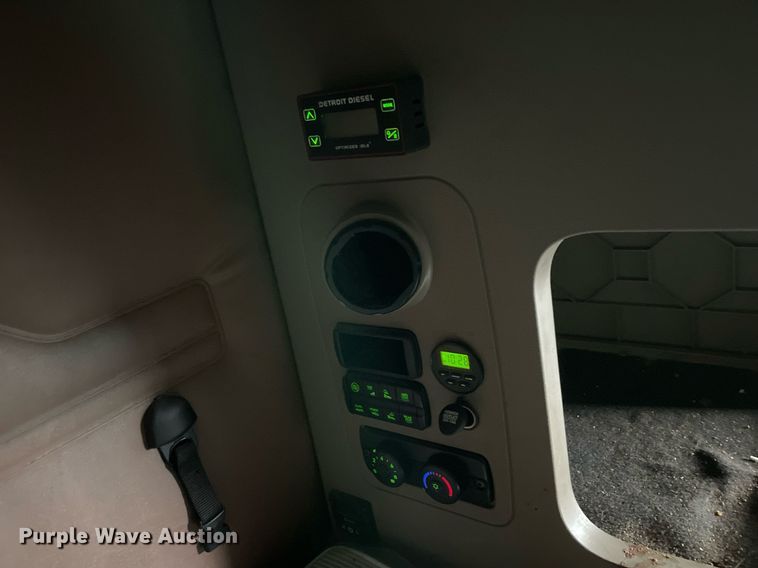 image for item NY9877 2018 Freightliner Cascadia 125  semi truck