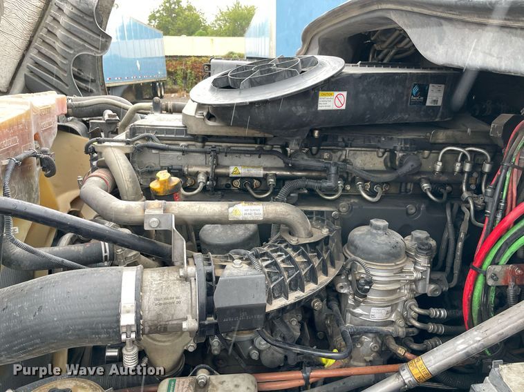 image for item NY9877 2018 Freightliner Cascadia 125  semi truck