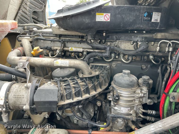 image for item NY9877 2018 Freightliner Cascadia 125  semi truck