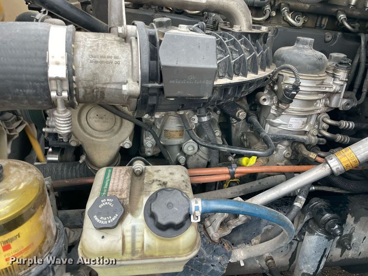 image for item NY9877 2018 Freightliner Cascadia 125  semi truck