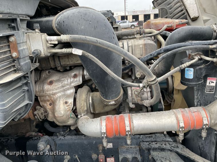 image for item NY9877 2018 Freightliner Cascadia 125  semi truck