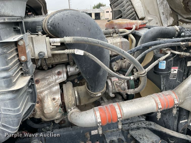 image for item NY9877 2018 Freightliner Cascadia 125  semi truck