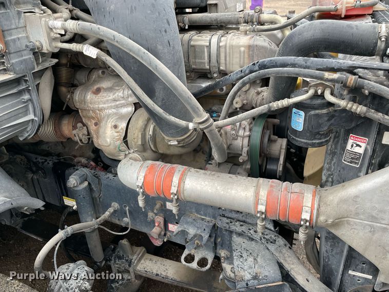 image for item NY9877 2018 Freightliner Cascadia 125  semi truck