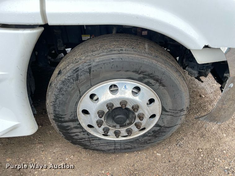 image for item NY9877 2018 Freightliner Cascadia 125  semi truck