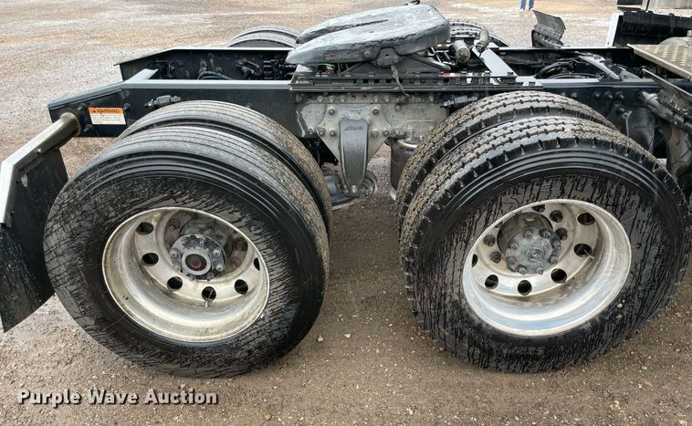 image for item NY9877 2018 Freightliner Cascadia 125  semi truck