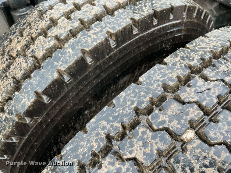 image for item NY9877 2018 Freightliner Cascadia 125  semi truck